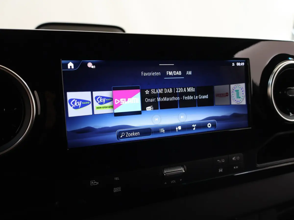 315 CDI | L2 H2 | RWD | Aut. | PRO | BPM VRIJ! | ACHTERUITRIJCAMERA | 3500 KG AHW | DODEHOEKASSISTENT | AIRCO | CRUISE | CARPLAY | ANDROID AUTO | METALLIC | 3-ZITS | MBUX SYSTEEM GROOT
