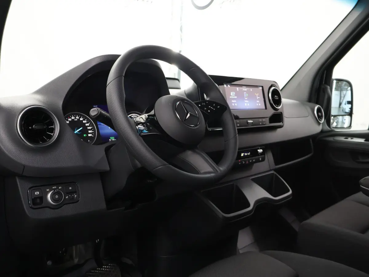 414 GB L2 H2 PRO | 81 kWh | 4250 GVW | 2000 KG Trekhaak | Cruise-Controle | MBUX | Achteruitrijcamera | DC laden 115 kW |  Smartphone integratie pakket |