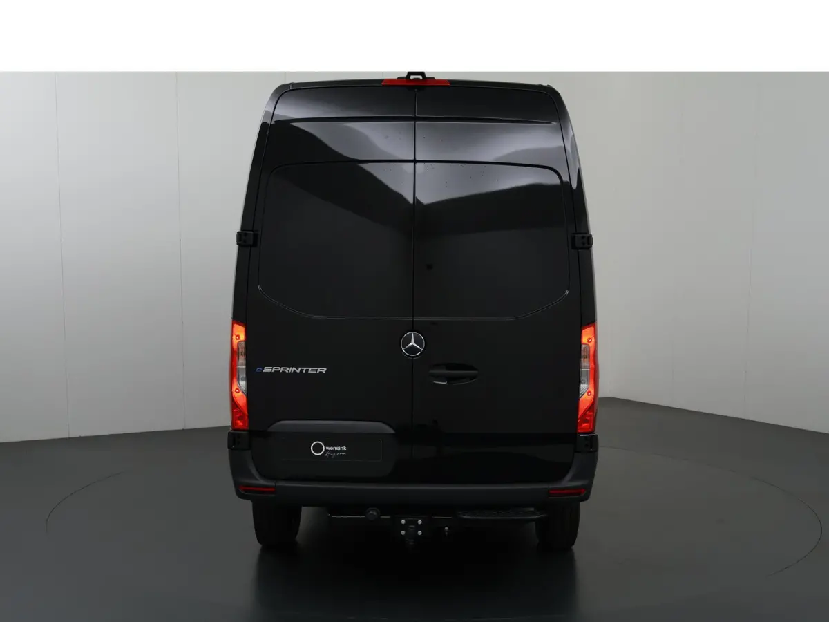 414 GB L2 H2 PRO | 81 kWh | 4250 GVW | 2000 KG Trekhaak | Cruise-Controle | MBUX | Achteruitrijcamera | DC laden 115 kW |  Smartphone integratie pakket |