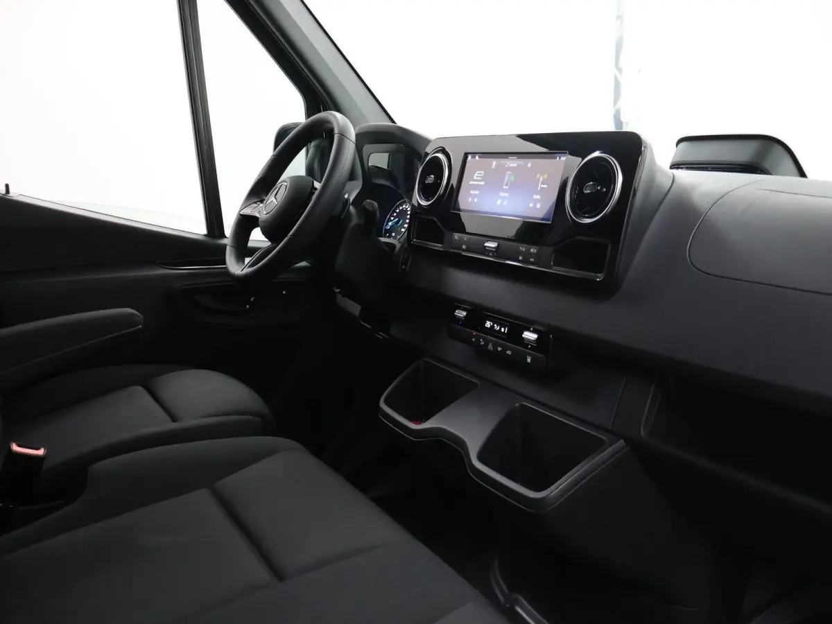 414 GB L2 H2 PRO | 81 kWh | 4250 GVW | 2000 KG Trekhaak | Cruise-Controle | MBUX | Achteruitrijcamera | DC laden 115 kW |  Smartphone integratie pakket |
