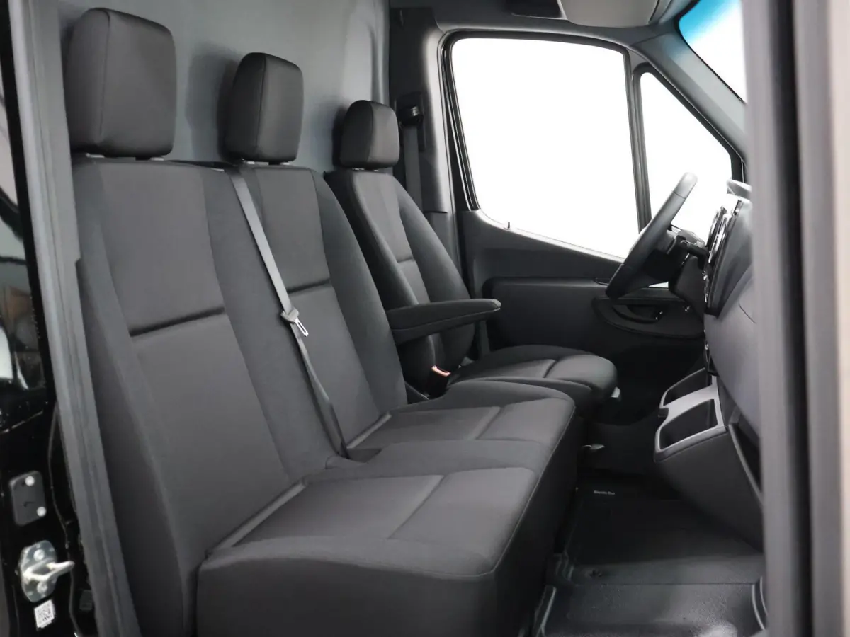 414 GB L2 H2 PRO | 81 kWh | 4250 GVW | 2000 KG Trekhaak | Cruise-Controle | MBUX | Achteruitrijcamera | DC laden 115 kW |  Smartphone integratie pakket |