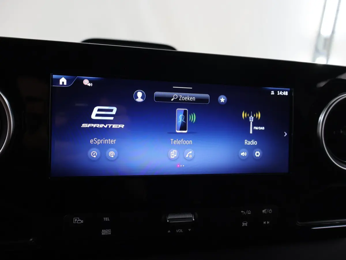 414 GB L2 H2 PRO | 81 kWh | 4250 GVW | 2000 KG Trekhaak | Cruise-Controle | MBUX | Achteruitrijcamera | DC laden 115 kW |  Smartphone integratie pakket |