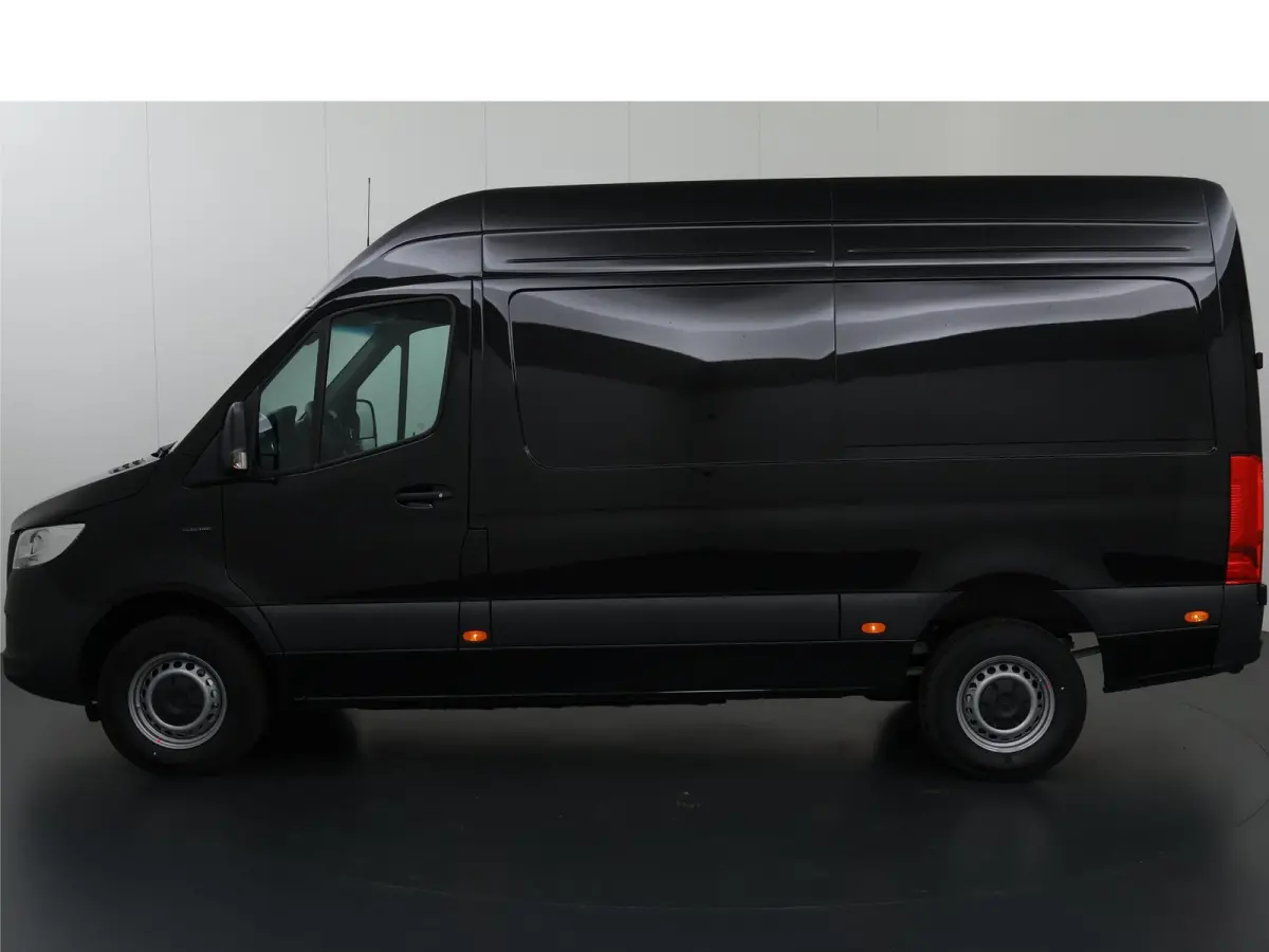 414 GB L2 H2 PRO | 81 kWh | 4250 GVW | 2000 KG Trekhaak | Cruise-Controle | MBUX | Achteruitrijcamera | DC laden 115 kW |  Smartphone integratie pakket |