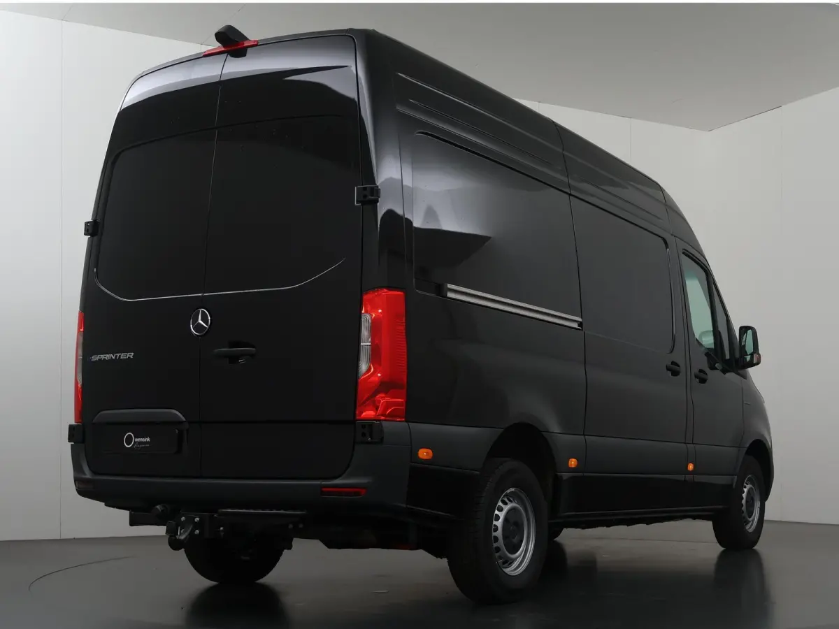 414 GB L2 H2 PRO | 81 kWh | 4250 GVW | 2000 KG Trekhaak | Cruise-Controle | MBUX | Achteruitrijcamera | DC laden 115 kW |  Smartphone integratie pakket |