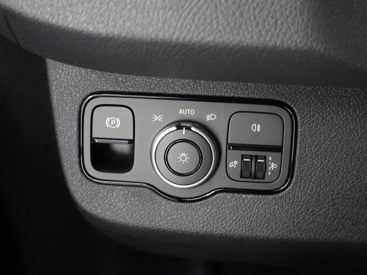 414 GB L2 H2 PRO | 81 kWh | 4250 GVW | 2000 KG Trekhaak | Cruise-Controle | MBUX | Achteruitrijcamera | DC laden 115 kW |  Smartphone integratie pakket |