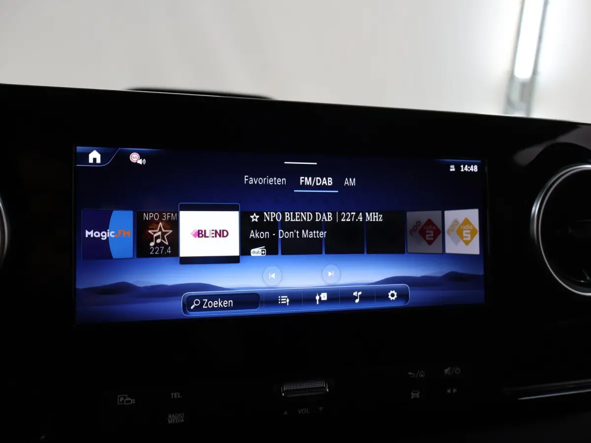 414 GB L2 H2 PRO | 81 kWh | 4250 GVW | 2000 KG Trekhaak | Cruise-Controle | MBUX | Achteruitrijcamera | DC laden 115 kW |  Smartphone integratie pakket |
