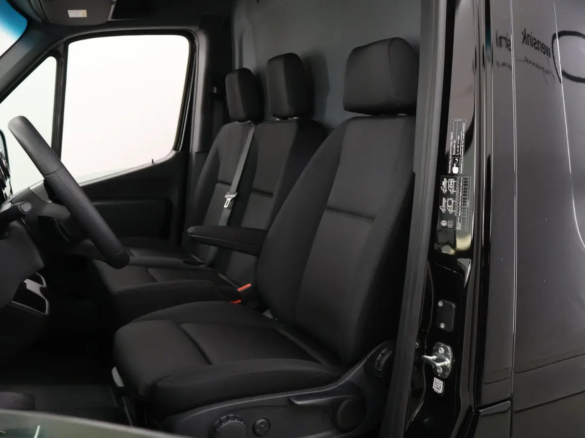 414 GB L2 H2 PRO | 81 kWh | 4250 GVW | 2000 KG Trekhaak | Cruise-Controle | MBUX | Achteruitrijcamera | DC laden 115 kW |  Smartphone integratie pakket |
