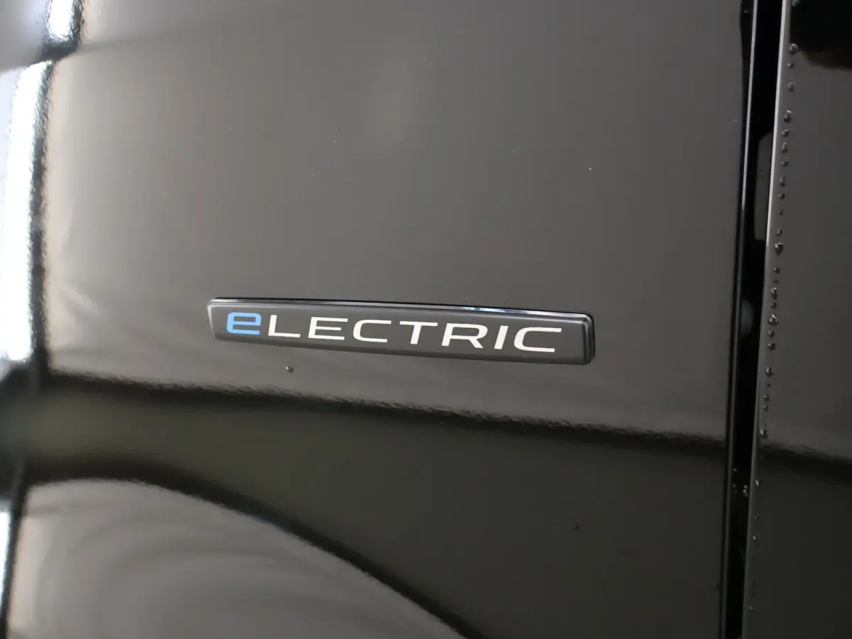 414 GB L2 H2 PRO | 81 kWh | 4250 GVW | 2000 KG Trekhaak | Cruise-Controle | MBUX | Achteruitrijcamera | DC laden 115 kW |  Smartphone integratie pakket |