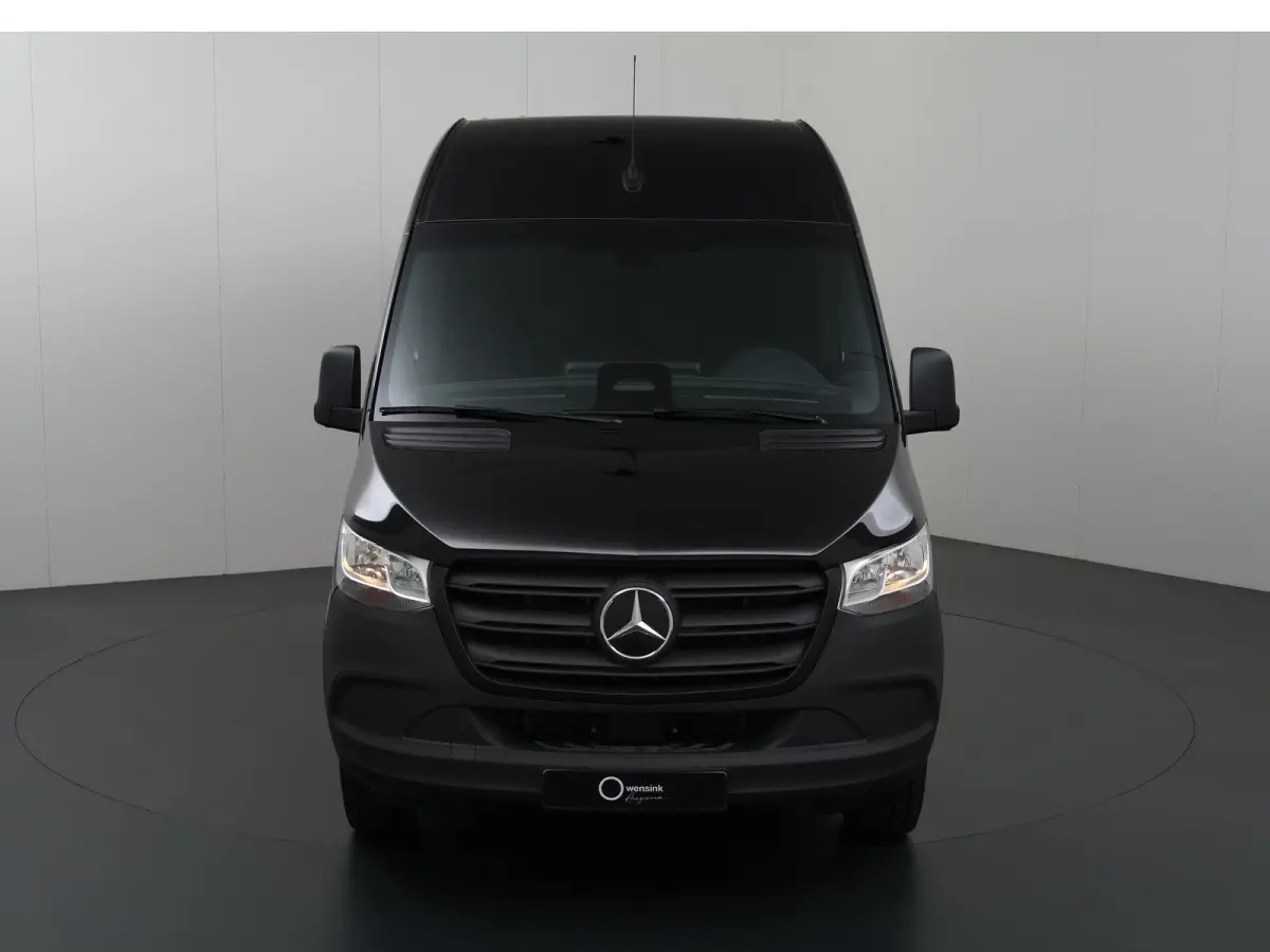 414 GB L2 H2 PRO | 81 kWh | 4250 GVW | 2000 KG Trekhaak | Cruise-Controle | MBUX | Achteruitrijcamera | DC laden 115 kW |  Smartphone integratie pakket |