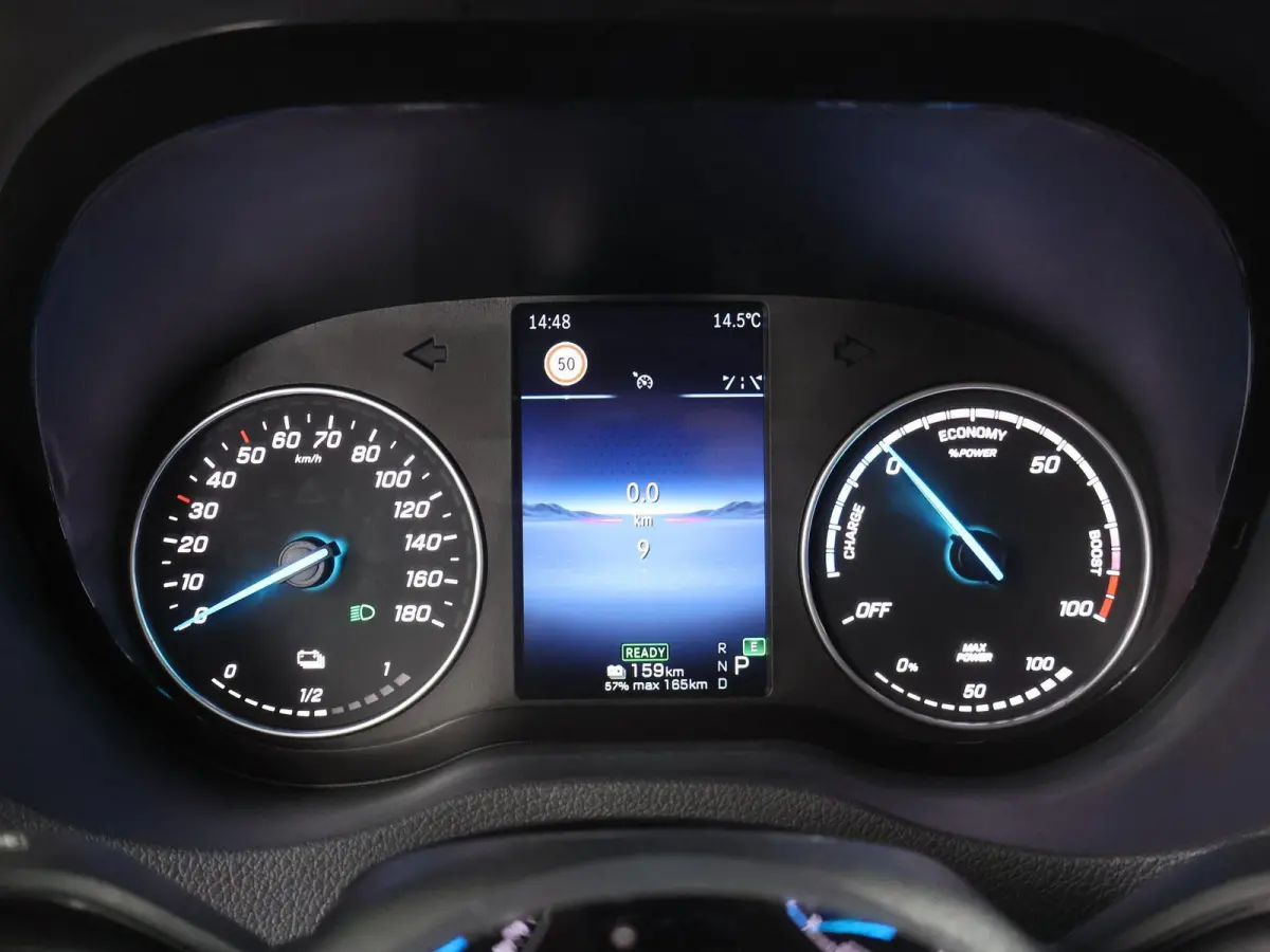 414 GB L2 H2 PRO | 81 kWh | 4250 GVW | 2000 KG Trekhaak | Cruise-Controle | MBUX | Achteruitrijcamera | DC laden 115 kW |  Smartphone integratie pakket |
