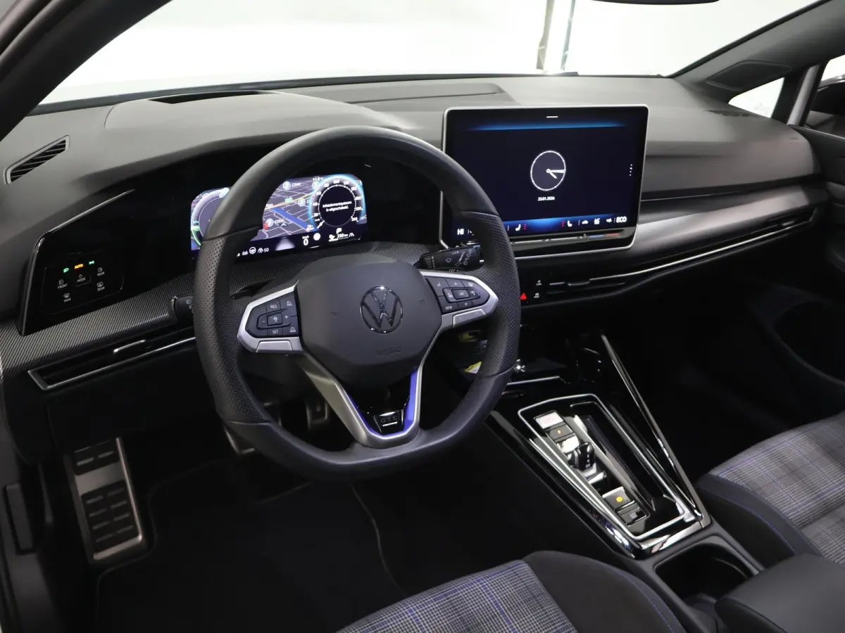 1.5 eHybrid GTE | Matrix LED | HUD | 360° Camera | Stoel/Stuurverwarming | Keyless Entry/Go | Apple Carplay/Android Auto |