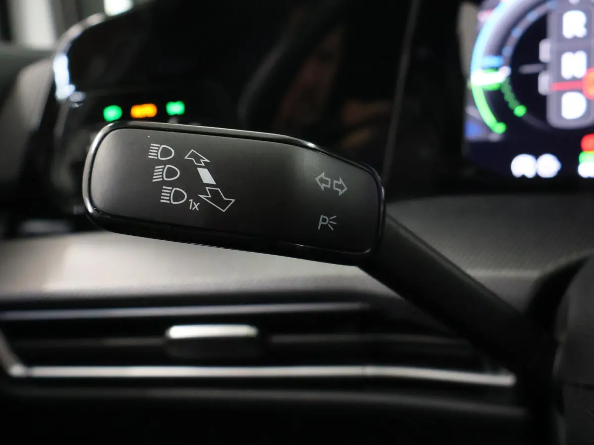 1.5 eHybrid GTE | Matrix LED | HUD | 360° Camera | Stoel/Stuurverwarming | Keyless Entry/Go | Apple Carplay/Android Auto |