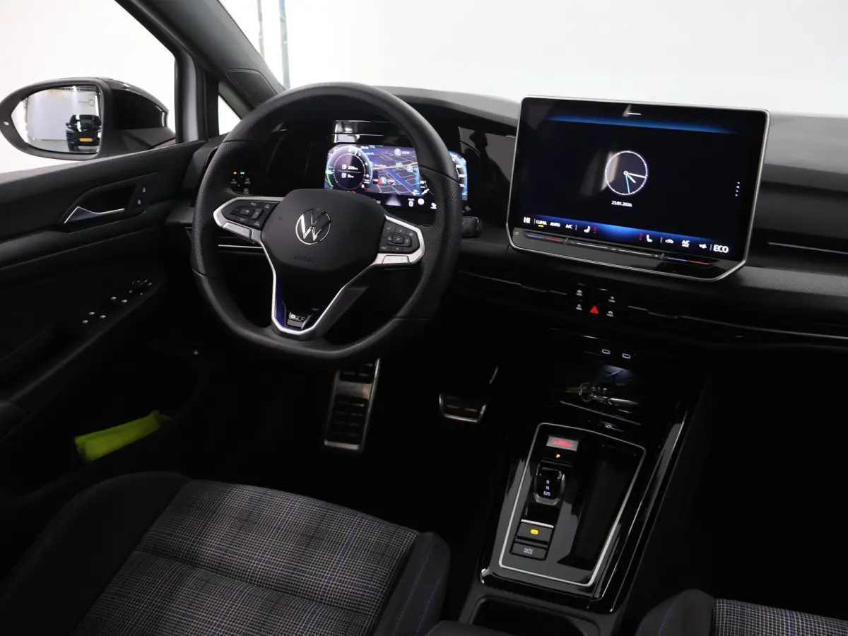 1.5 eHybrid GTE | Matrix LED | HUD | 360° Camera | Stoel/Stuurverwarming | Keyless Entry/Go | Apple Carplay/Android Auto |