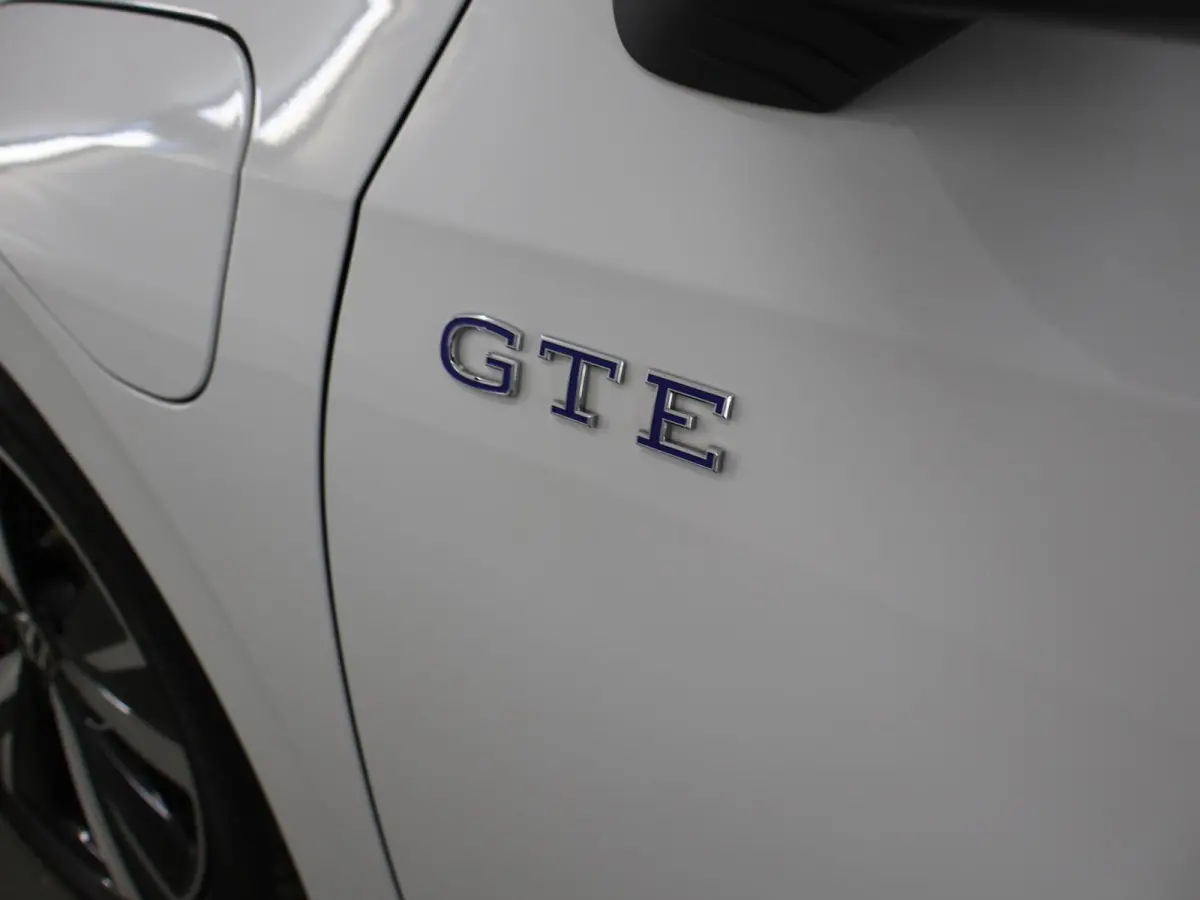 1.5 eHybrid GTE | Matrix LED | HUD | 360° Camera | Stoel/Stuurverwarming | Keyless Entry/Go | Apple Carplay/Android Auto |