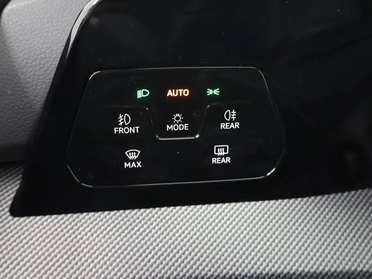 1.5 eHybrid GTE | Matrix LED | HUD | 360° Camera | Stoel/Stuurverwarming | Keyless Entry/Go | Apple Carplay/Android Auto |