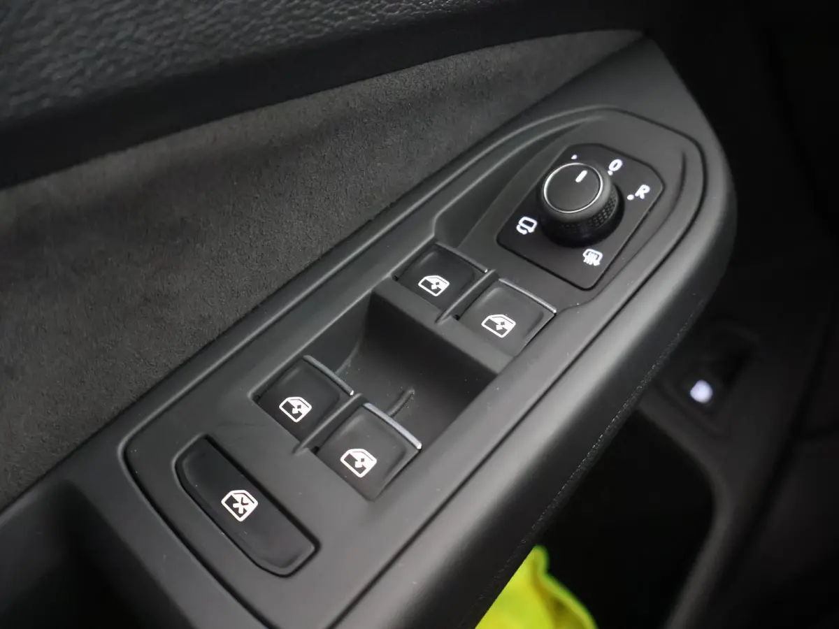 1.5 eHybrid GTE | Matrix LED | HUD | 360° Camera | Stoel/Stuurverwarming | Keyless Entry/Go | Apple Carplay/Android Auto |