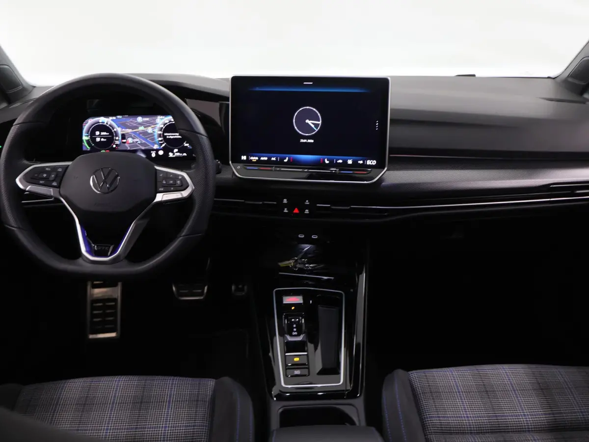 1.5 eHybrid GTE | Matrix LED | HUD | 360° Camera | Stoel/Stuurverwarming | Keyless Entry/Go | Apple Carplay/Android Auto |