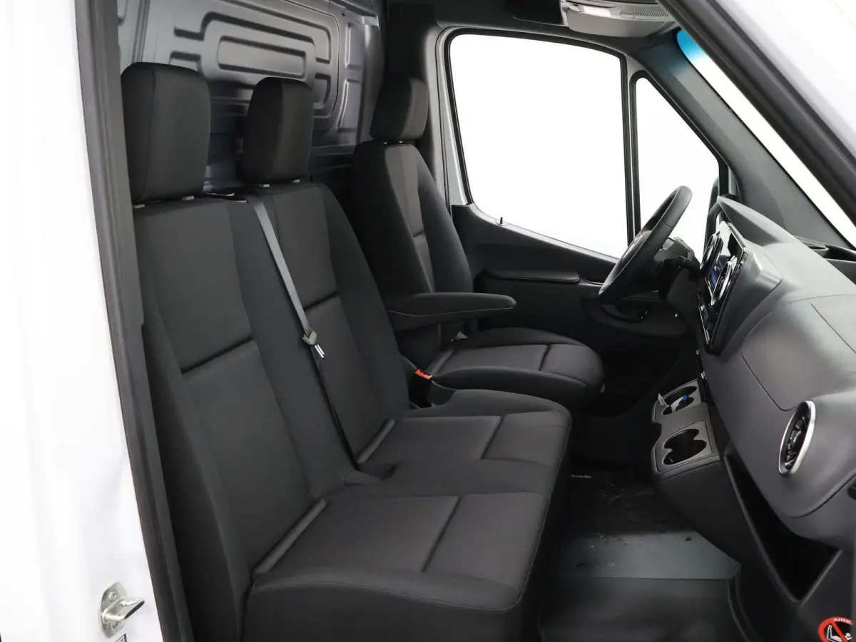 317 CDI | L2 H2 | Aut. | RWD | PRO | BPM VRIJ! | 3500 KG AHW | CARPLAY | ANDROID AUTO | 3-ZITS | CRUISE | CAMERA | AIRCO | SPOORASSISTENT | DODEHOEKDETECTIE |