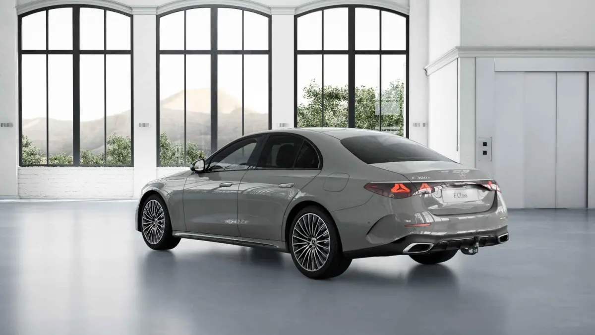 300e Sport Edition | Premium-pakket  | Trekhaak | Nightpakket | Burmester | Dodehoekassistent | 360° camera |