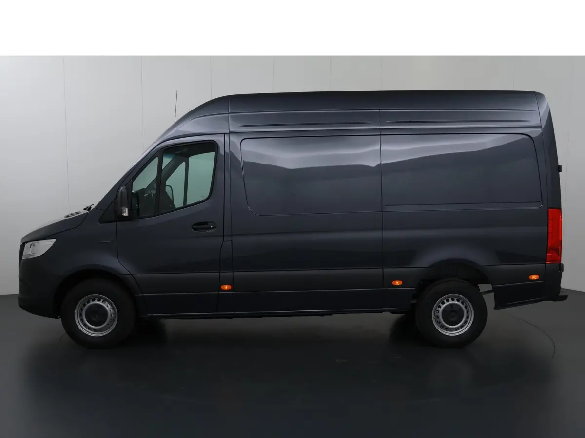 414 GB L2 H2 PRO | 81 kWh | 4250 GVW | 2000 KG Trekhaak | Cruise-Controle | MBUX | Achteruitrijcamera | DC laden 115 kW |  Smartphone integratie pakket |