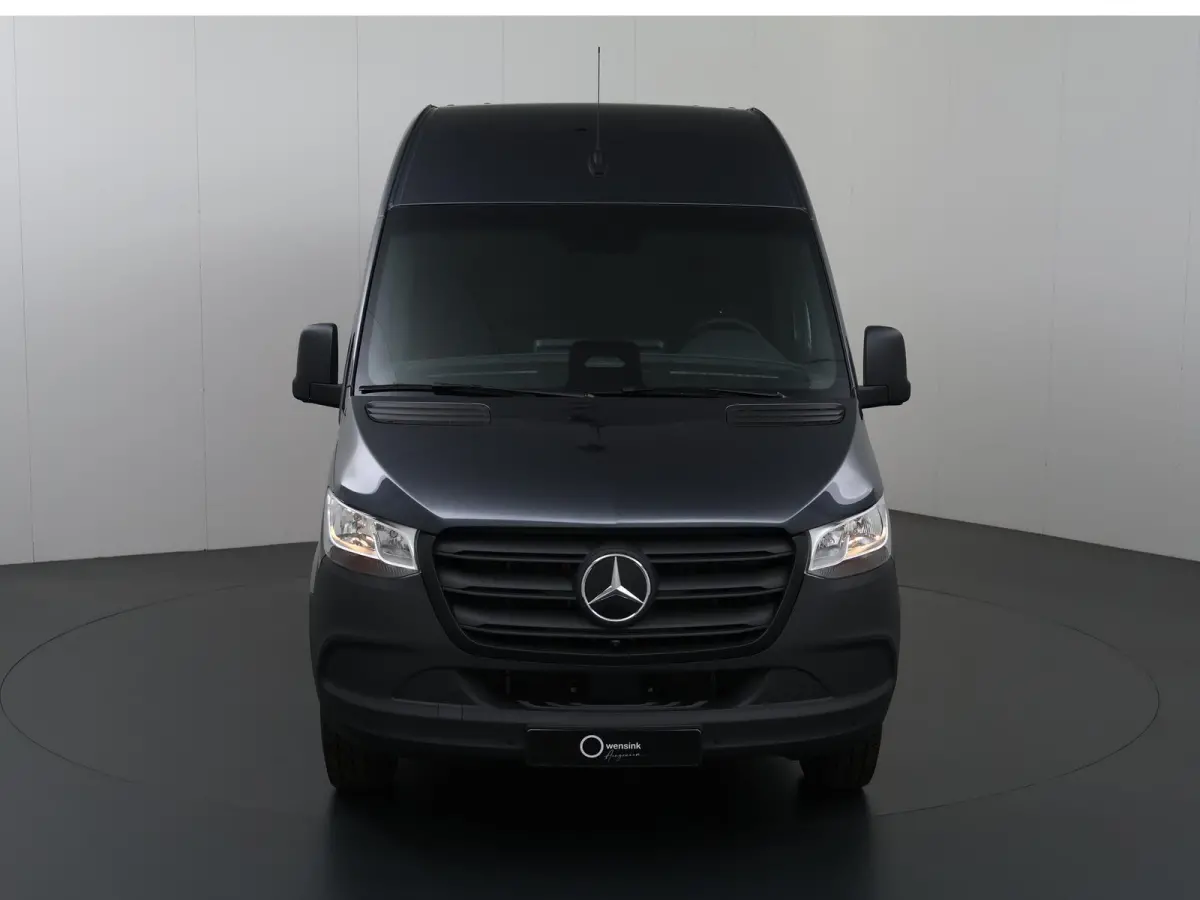 414 GB L2 H2 PRO | 81 kWh | 4250 GVW | 2000 KG Trekhaak | Cruise-Controle | MBUX | Achteruitrijcamera | DC laden 115 kW |  Smartphone integratie pakket |