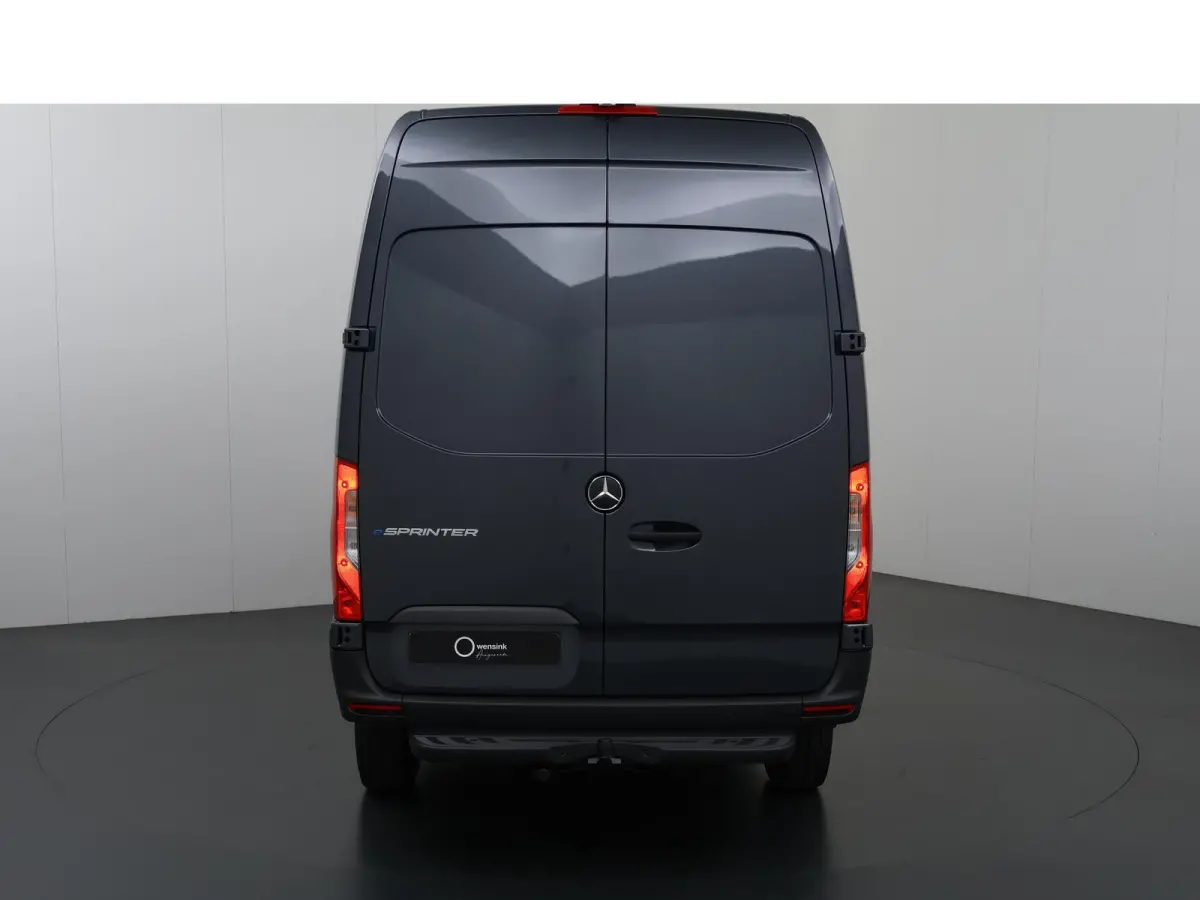 414 GB L2 H2 PRO | 81 kWh | 4250 GVW | 2000 KG Trekhaak | Cruise-Controle | MBUX | Achteruitrijcamera | DC laden 115 kW |  Smartphone integratie pakket |