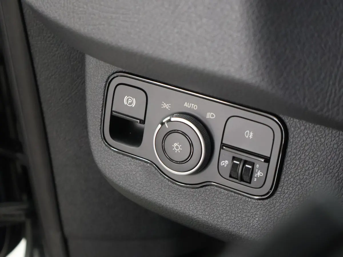 414 GB L2 H2 PRO | 81 kWh | 4250 GVW | 2000 KG Trekhaak | Cruise-Controle | MBUX | Achteruitrijcamera | DC laden 115 kW |  Smartphone integratie pakket |