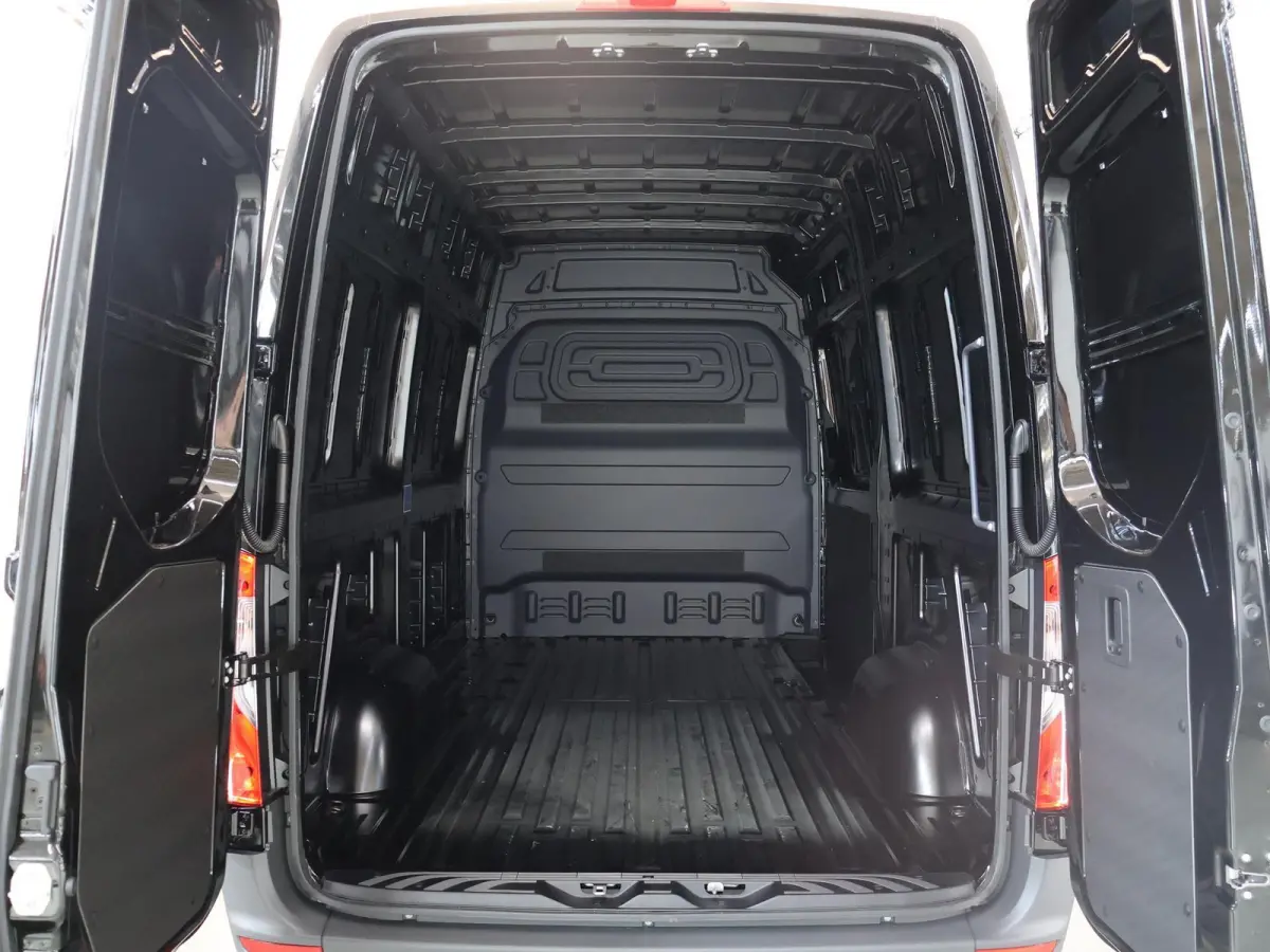 315 CDI | L2 H2 | RWD | Aut. | PRO | BPM VRIJ! | ACHTERUITRIJCAMERA | 3500 KG AHW | DODEHOEKASSISTENT | AIRCO | CRUISE | CARPLAY | ANDROID AUTO | METALLIC | 3-ZITS | MBUX SYSTEEM GROOT