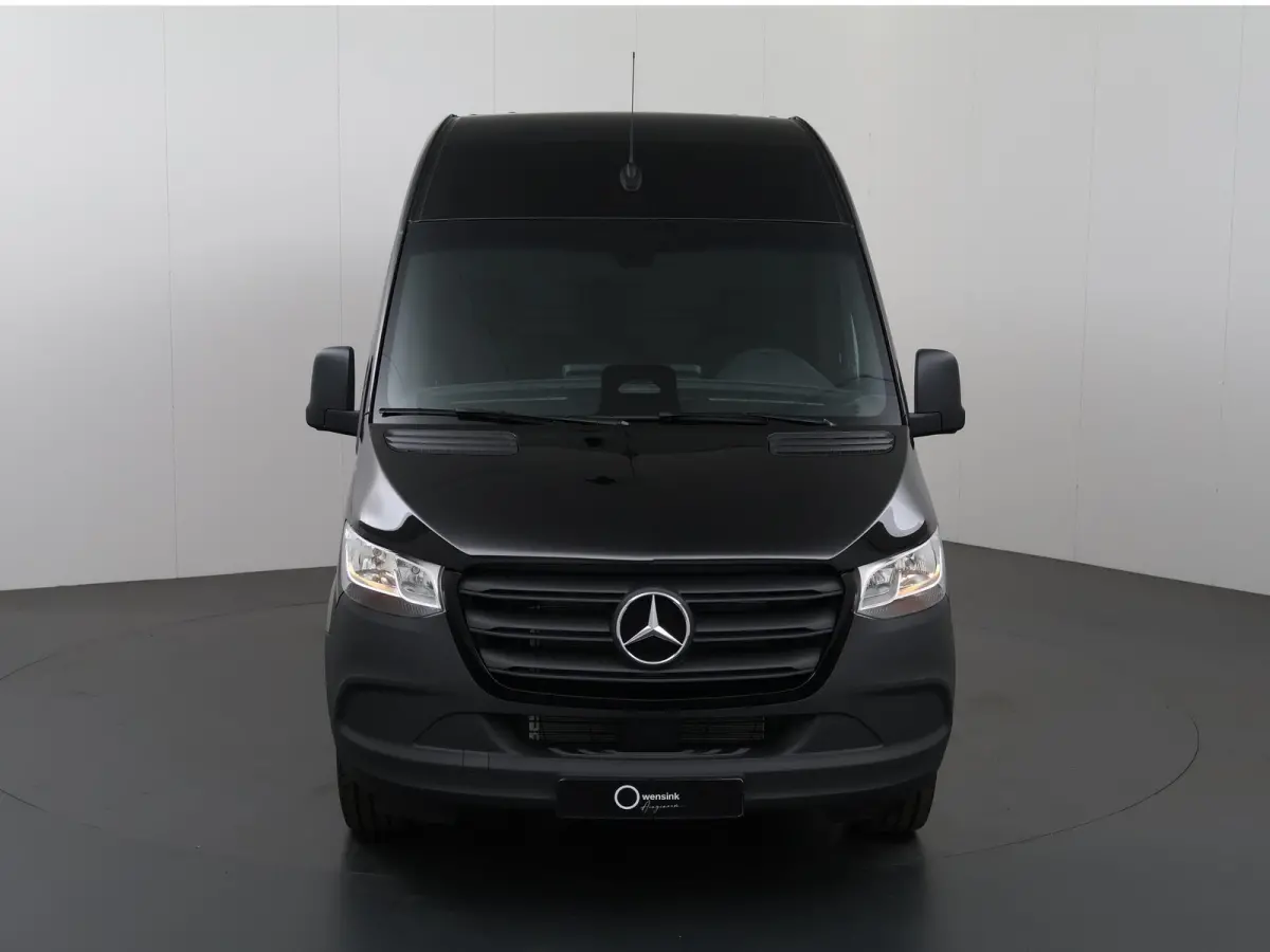 315 CDI | L2 H2 | RWD | Aut. | PRO | BPM VRIJ! | ACHTERUITRIJCAMERA | 3500 KG AHW | DODEHOEKASSISTENT | AIRCO | CRUISE | CARPLAY | ANDROID AUTO | METALLIC | 3-ZITS | MBUX SYSTEEM GROOT