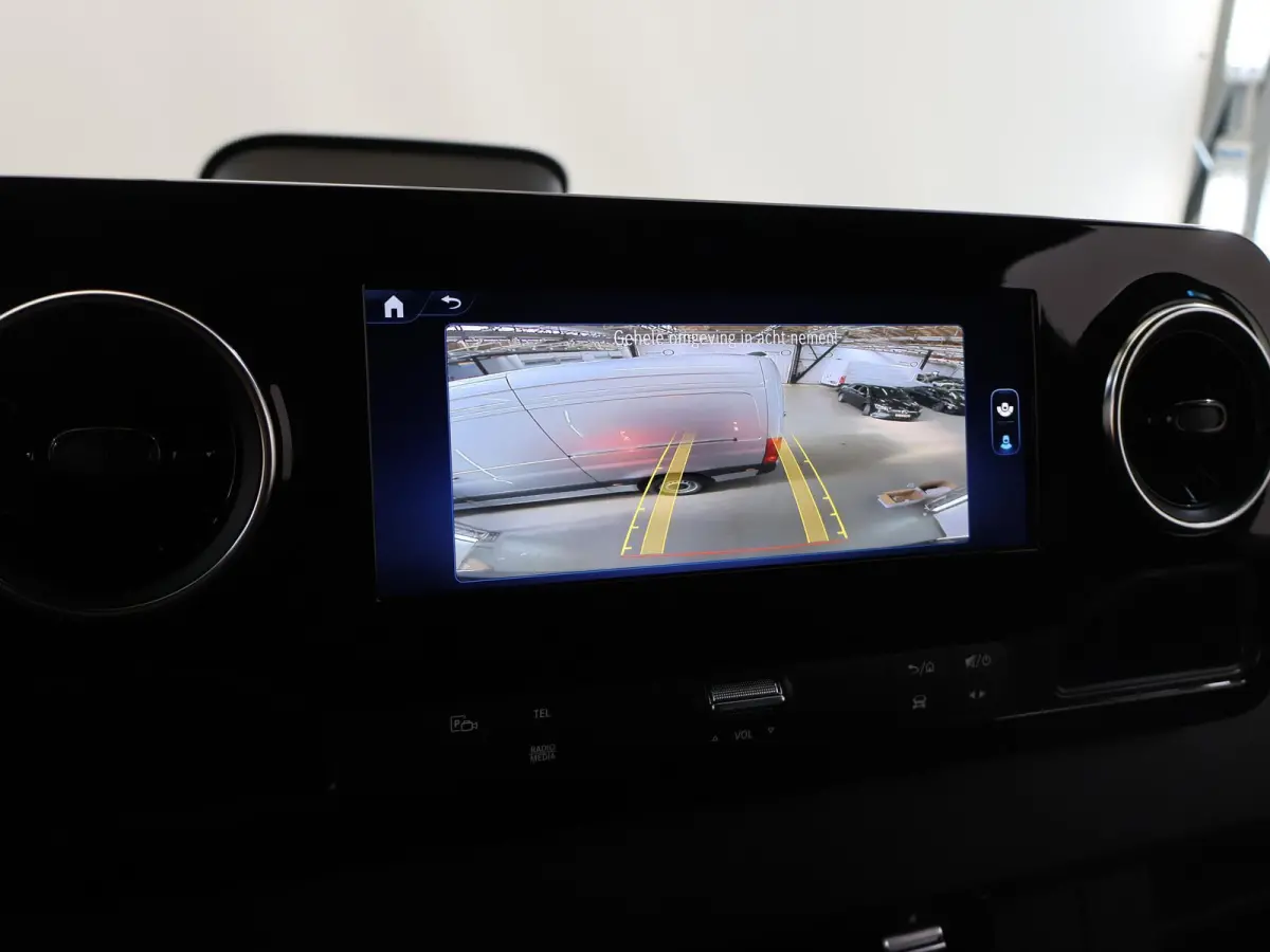 315 CDI | L2 H2 | RWD | Aut. | PRO | BPM VRIJ! | ACHTERUITRIJCAMERA | 3500 KG AHW | DODEHOEKASSISTENT | AIRCO | CRUISE | CARPLAY | ANDROID AUTO | METALLIC | 3-ZITS | MBUX SYSTEEM GROOT