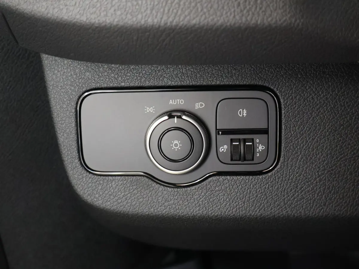 315 CDI | L2 H2 | RWD | Aut. | PRO | BPM VRIJ! | ACHTERUITRIJCAMERA | 3500 KG AHW | DODEHOEKASSISTENT | AIRCO | CRUISE | CARPLAY | ANDROID AUTO | METALLIC | 3-ZITS | MBUX SYSTEEM GROOT