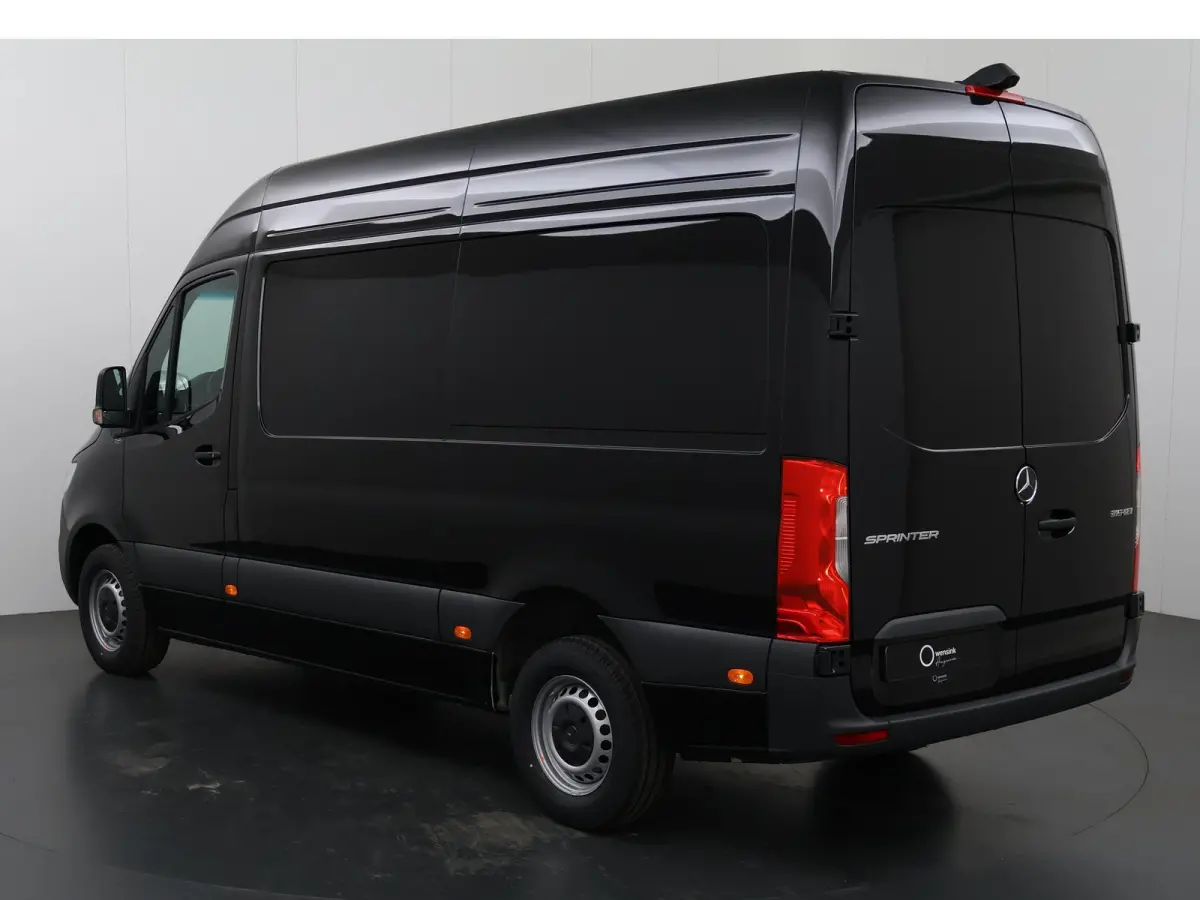 315 CDI | L2 H2 | RWD | Aut. | PRO | BPM VRIJ! | ACHTERUITRIJCAMERA | 3500 KG AHW | DODEHOEKASSISTENT | AIRCO | CRUISE | CARPLAY | ANDROID AUTO | METALLIC | 3-ZITS | MBUX SYSTEEM GROOT