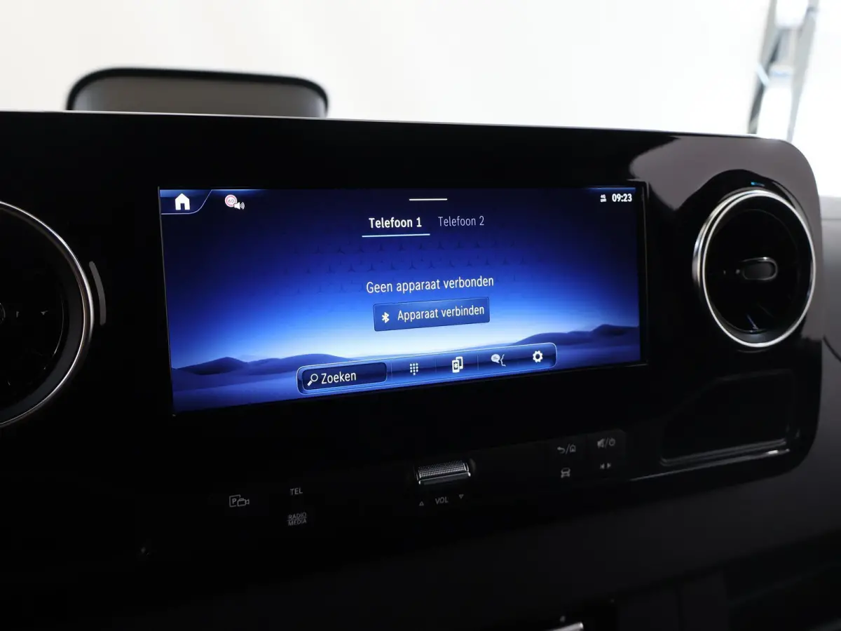 315 CDI | L2 H2 | RWD | Aut. | PRO | BPM VRIJ! | ACHTERUITRIJCAMERA | 3500 KG AHW | DODEHOEKASSISTENT | AIRCO | CRUISE | CARPLAY | ANDROID AUTO | METALLIC | 3-ZITS | MBUX SYSTEEM GROOT