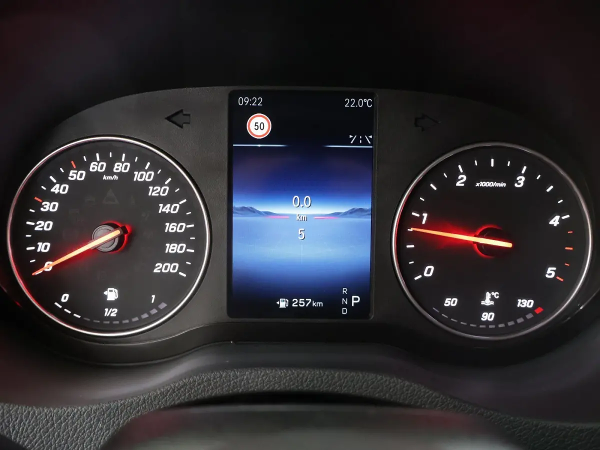 315 CDI | L2 H2 | RWD | Aut. | PRO | BPM VRIJ! | ACHTERUITRIJCAMERA | 3500 KG AHW | DODEHOEKASSISTENT | AIRCO | CRUISE | CARPLAY | ANDROID AUTO | METALLIC | 3-ZITS | MBUX SYSTEEM GROOT