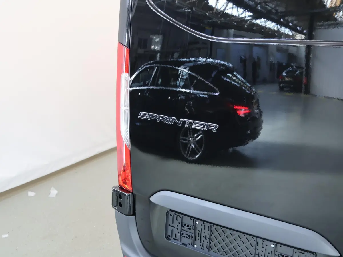315 CDI | L2 H2 | RWD | Aut. | PRO | BPM VRIJ! | ACHTERUITRIJCAMERA | 3500 KG AHW | DODEHOEKASSISTENT | AIRCO | CRUISE | CARPLAY | ANDROID AUTO | METALLIC | 3-ZITS | MBUX SYSTEEM GROOT
