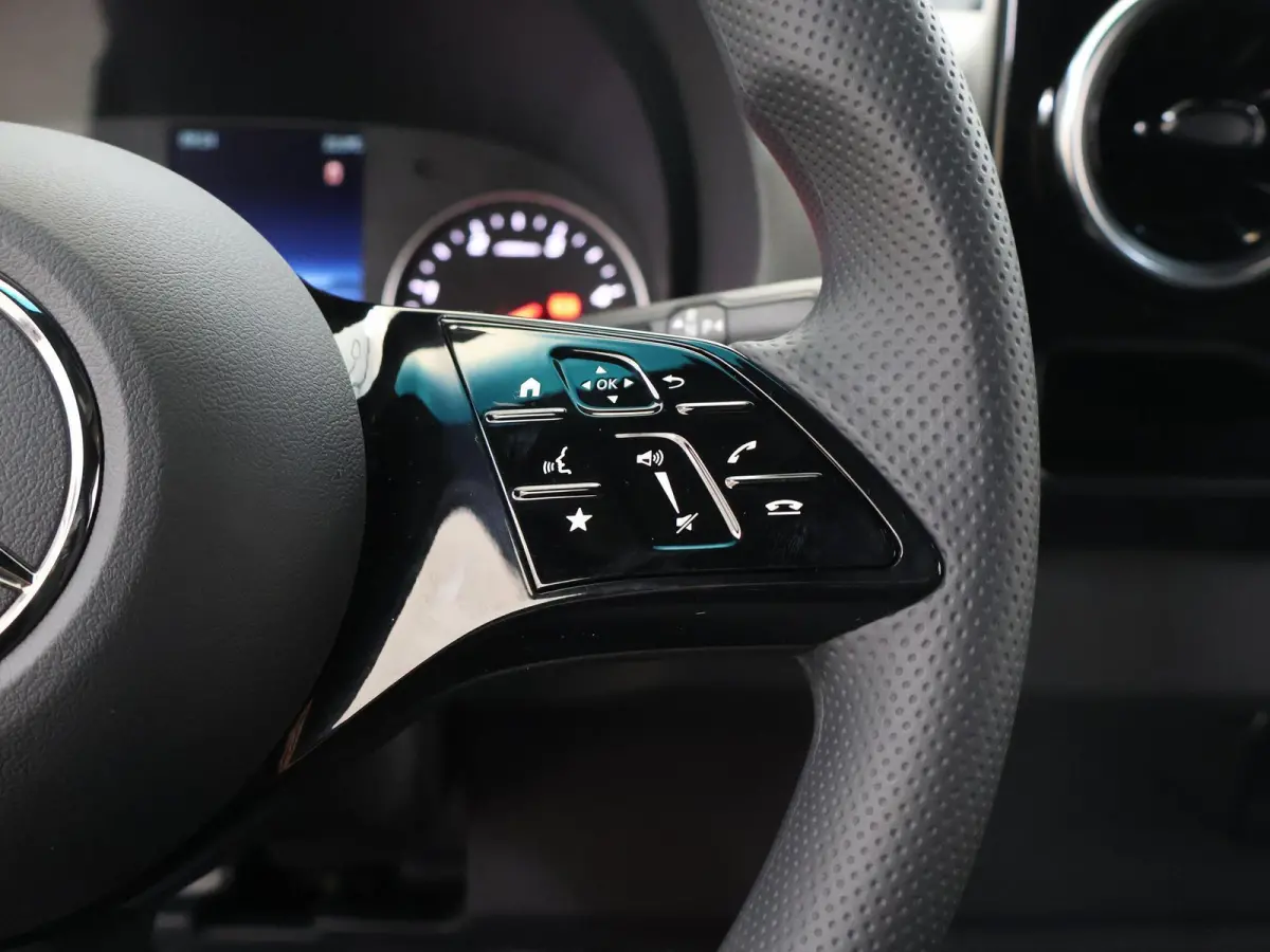 315 CDI | L2 H2 | RWD | Aut. | PRO | BPM VRIJ! | ACHTERUITRIJCAMERA | 3500 KG AHW | DODEHOEKASSISTENT | AIRCO | CRUISE | CARPLAY | ANDROID AUTO | METALLIC | 3-ZITS | MBUX SYSTEEM GROOT