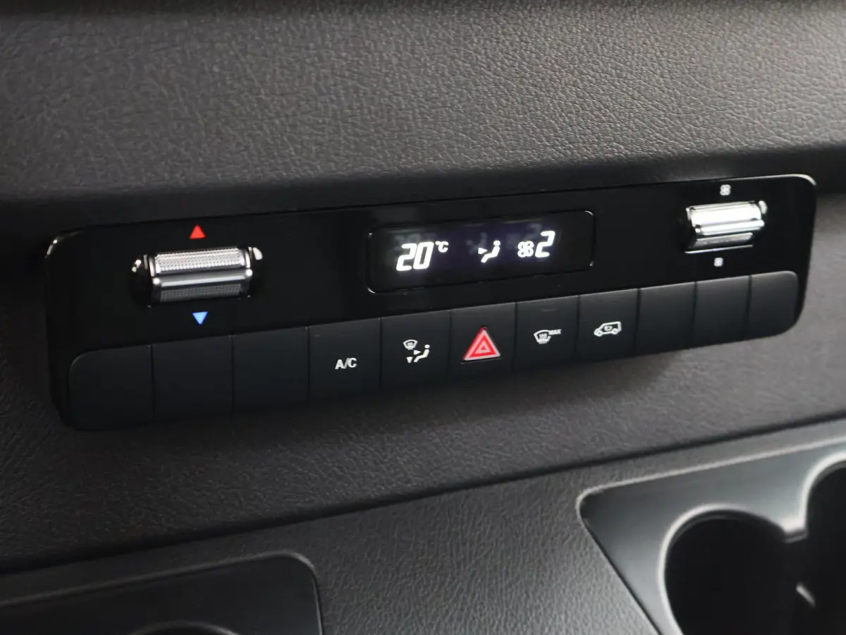 315 CDI | L2 H2 | RWD | Aut. | PRO | BPM VRIJ! | ACHTERUITRIJCAMERA | 3500 KG AHW | DODEHOEKASSISTENT | AIRCO | CRUISE | CARPLAY | ANDROID AUTO | METALLIC | 3-ZITS | MBUX SYSTEEM GROOT