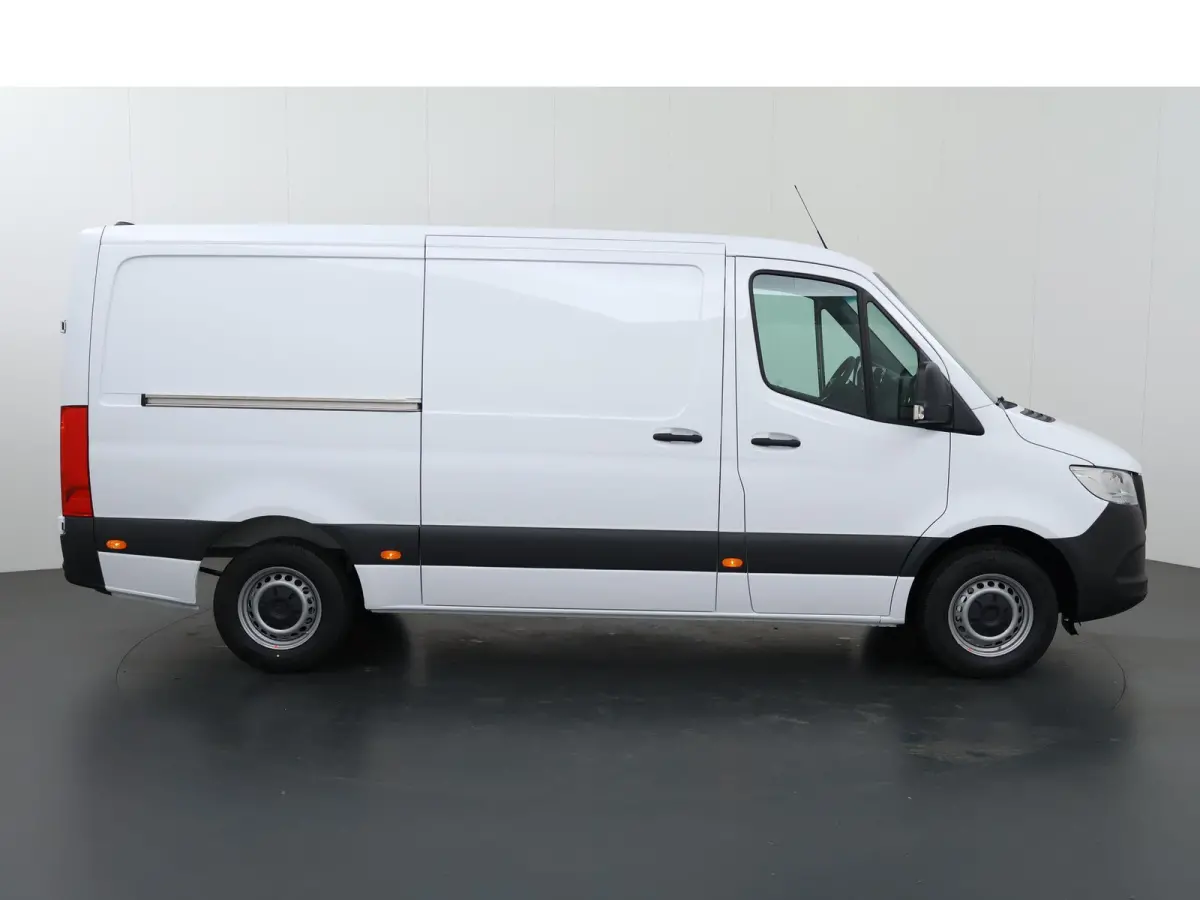 315 CDI | L2 H1 | RWD | PRO | Parkeercamera | Airco | Dodehoekassistent | Zijwindassistent | Cruise Control | Chauffeursstoel |