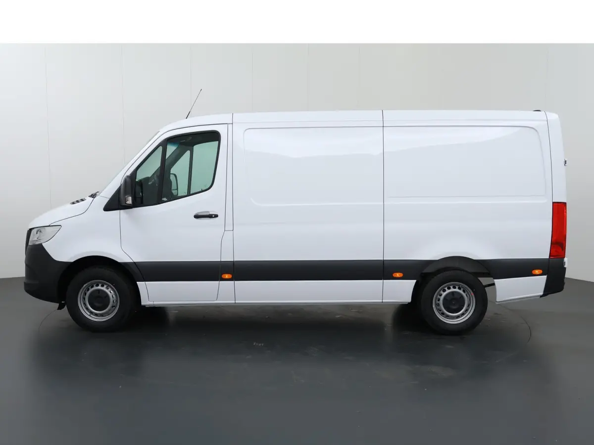 315 CDI | L2 H1 | RWD | PRO | Parkeercamera | Airco | Dodehoekassistent | Zijwindassistent | Cruise Control | Chauffeursstoel |