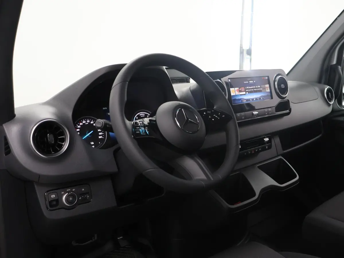 414 L2 H2 RWD PRO 81kWh | Trekhaak | Smartphone integratie pakket | 115 kW Snelladen | Achteruitrijcamera | Standkachel | Stoelverwarming |