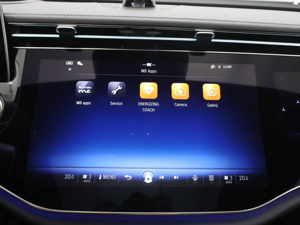 300e Sport Edition | Premium Plus pakket | Panoramaschuifdak | Superscreen | Nightpakket | Rijassistentiepakket Plus | Stoelventilatie | Head-up display | Burmester