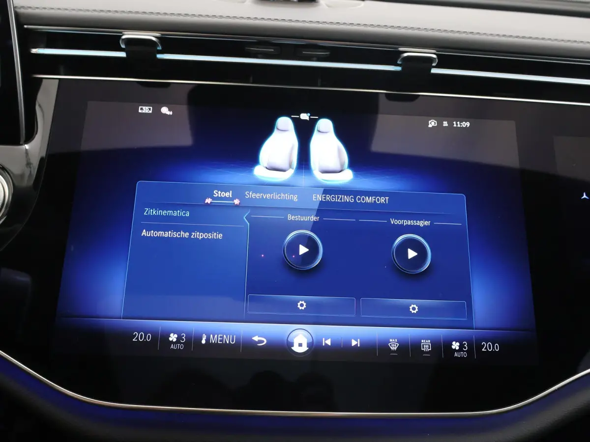 300e Sport Edition | Premium Plus pakket | Panoramaschuifdak | Superscreen | Nightpakket | Rijassistentiepakket Plus | Stoelventilatie | Head-up display | Burmester