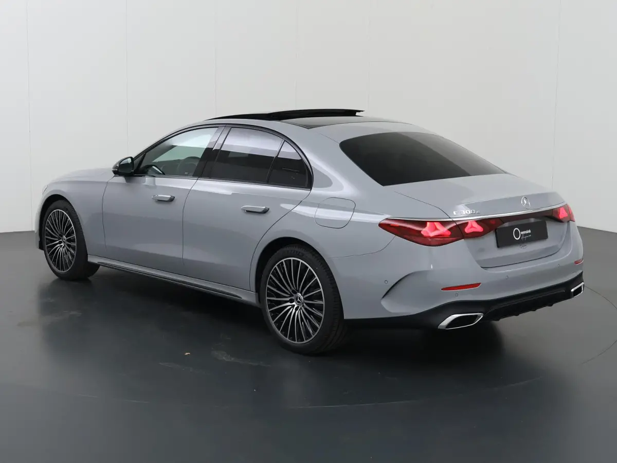 300e Sport Edition | Premium Plus pakket | Panoramaschuifdak | Superscreen | Nightpakket | Rijassistentiepakket Plus | Stoelventilatie | Head-up display | Burmester