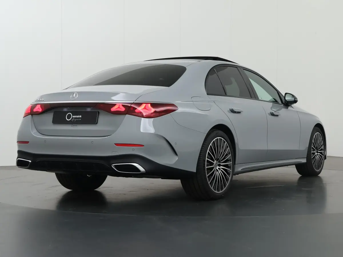 300e Sport Edition | Premium Plus pakket | Panoramaschuifdak | Superscreen | Nightpakket | Rijassistentiepakket Plus | Stoelventilatie | Head-up display | Burmester