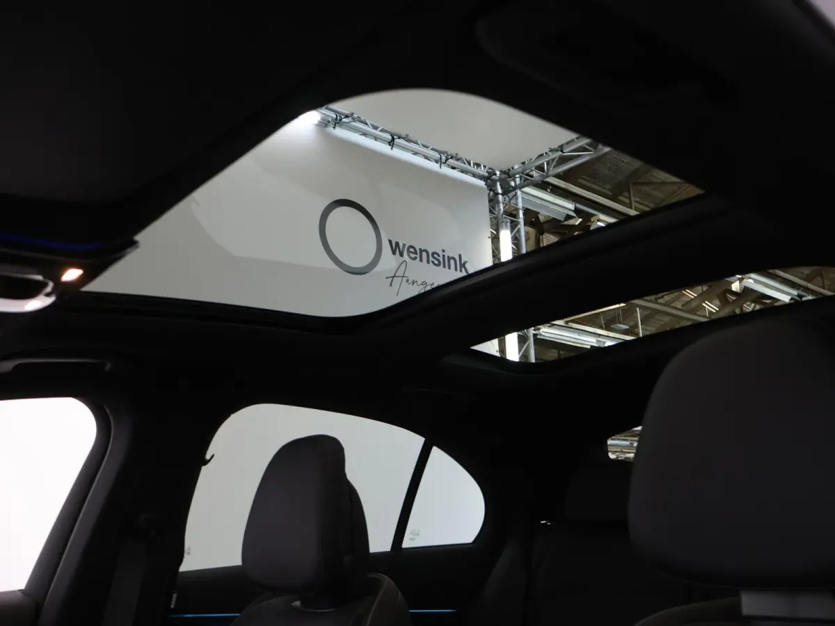 300e Sport Edition | Premium Plus pakket | Panoramaschuifdak | Superscreen | Nightpakket | Rijassistentiepakket Plus | Stoelventilatie | Head-up display | Burmester