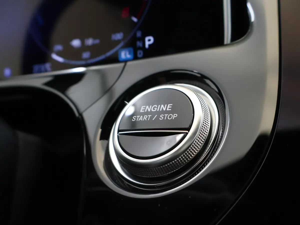300e Sport Edition | Premium Plus pakket | Panoramaschuifdak | Superscreen | Nightpakket | Rijassistentiepakket Plus | Stoelventilatie | Head-up display | Burmester