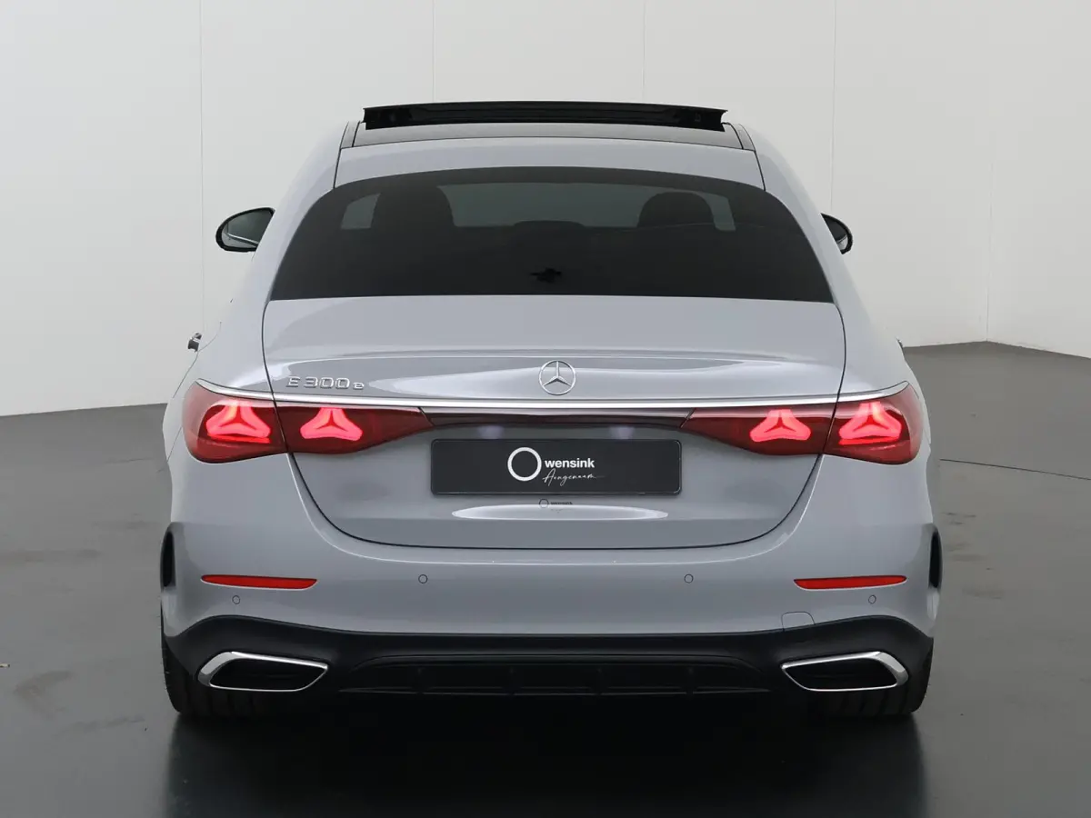 300e Sport Edition | Premium Plus pakket | Panoramaschuifdak | Superscreen | Nightpakket | Rijassistentiepakket Plus | Stoelventilatie | Head-up display | Burmester