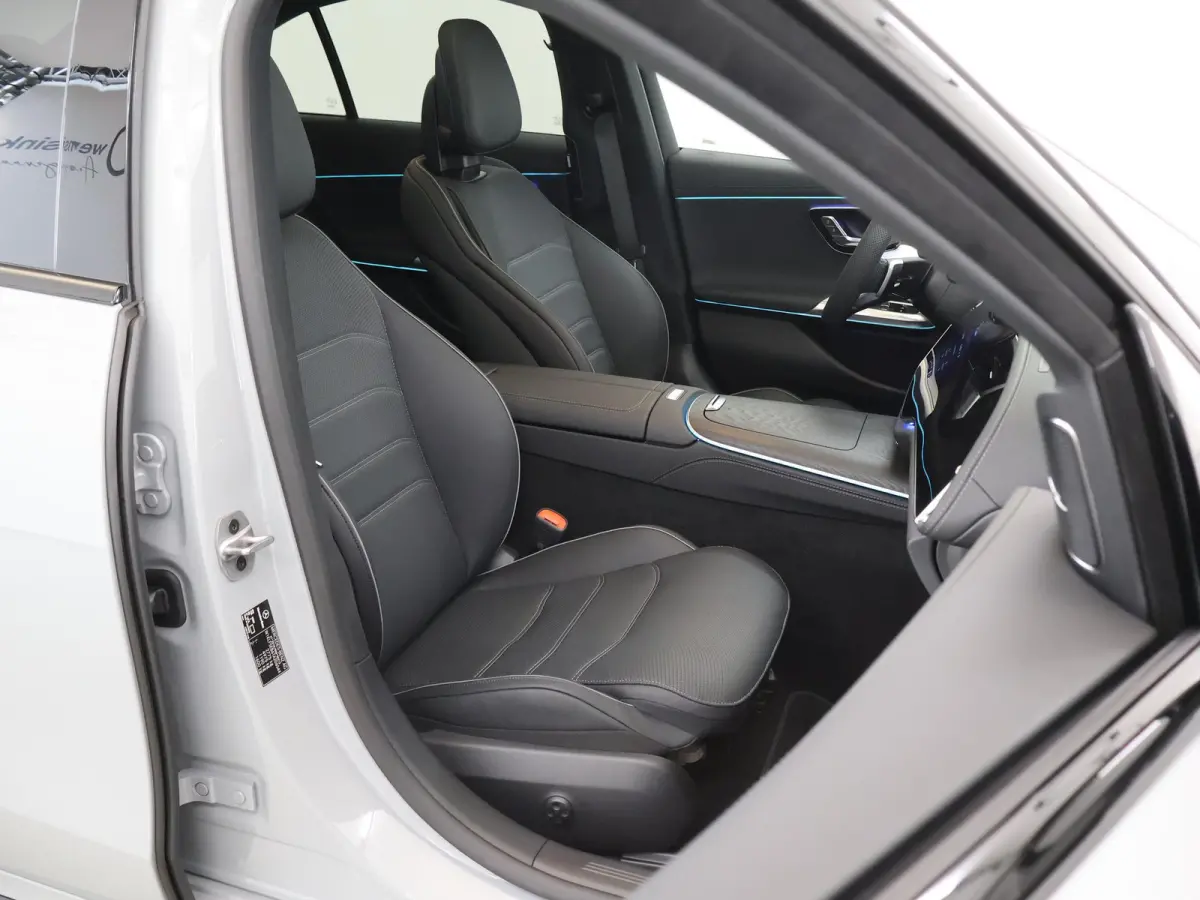 300e Sport Edition | Premium Plus pakket | Panoramaschuifdak | Superscreen | Nightpakket | Rijassistentiepakket Plus | Stoelventilatie | Head-up display | Burmester