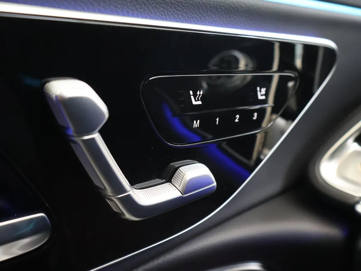 300e Sport Edition | Premium Plus pakket | Panoramaschuifdak | Superscreen | Nightpakket | Rijassistentiepakket Plus | Stoelventilatie | Head-up display | Burmester
