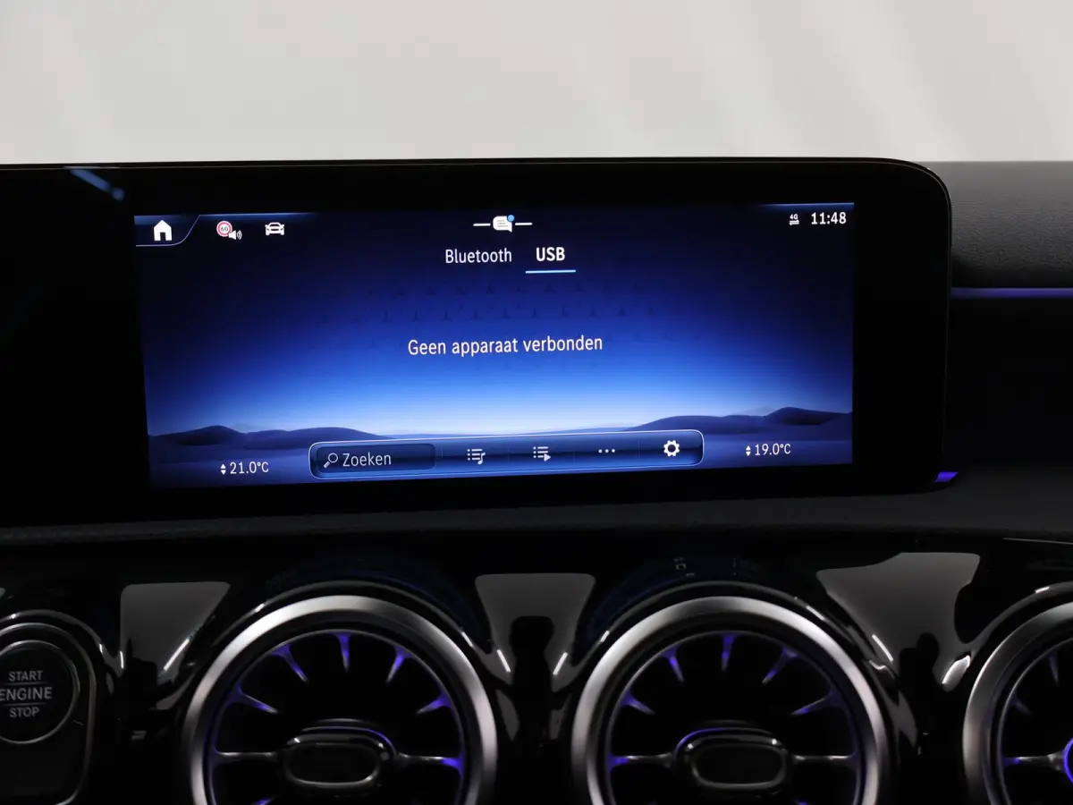 250e Business Solution AMG Apple Carplay| Panoramaschuifdak | Stoelverwarming | Achteruitrijcamera |  MULTIBEAM LED | Night Pakket | Driving Assistance Pakket
